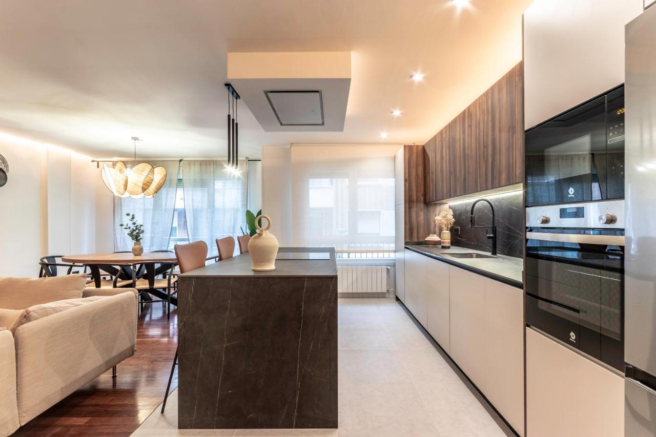 New! Lovely 4-bedroom Loft In Apartment *