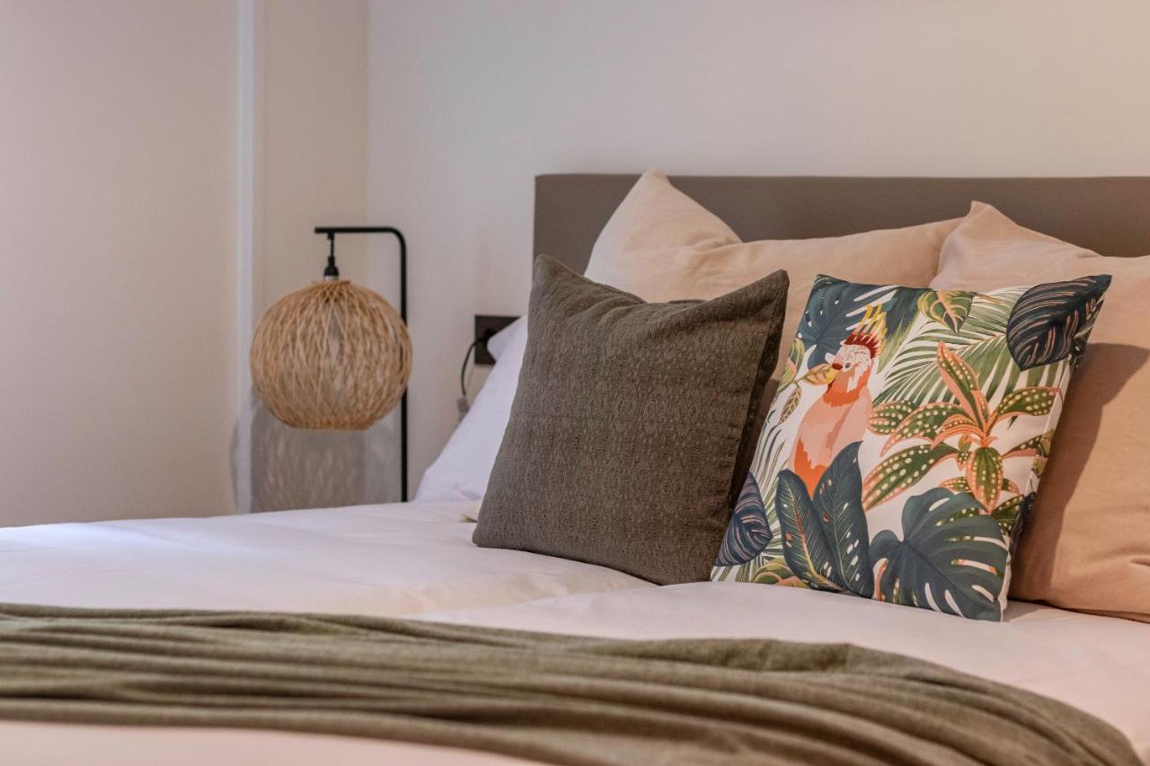 New! Lovely 4-bedroom Loft In Apartment